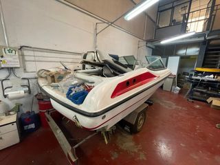 Barco Chaparral 180 SL LIMITED para reparar