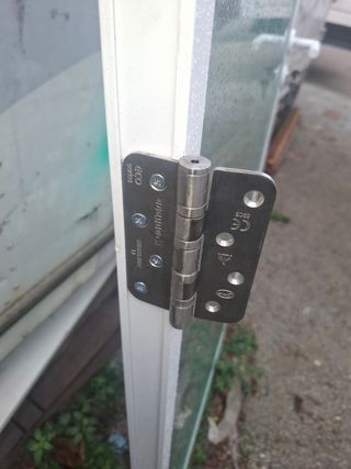 Puerta de cristal  con llave