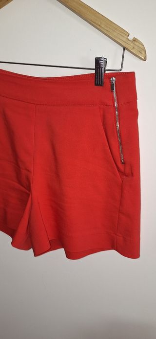 Pantalones cortos rojos