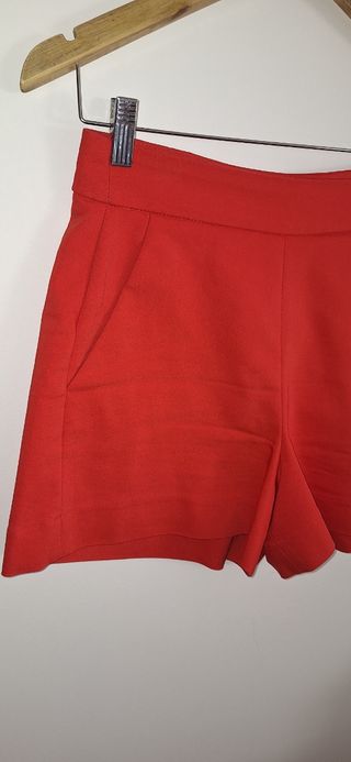 Pantalones cortos rojos