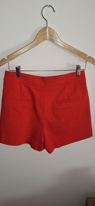 Pantalones cortos rojos