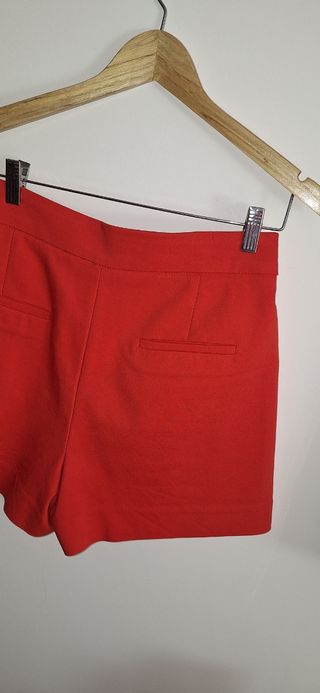 Pantalones cortos rojos