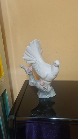 Figura de porcelana de paloma