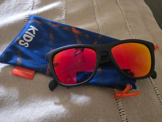 Gafas de Sol Hawkers Niños Rojas y Negras