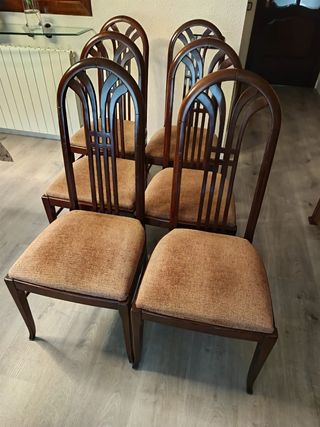 Sillas de comedor de madera y tela