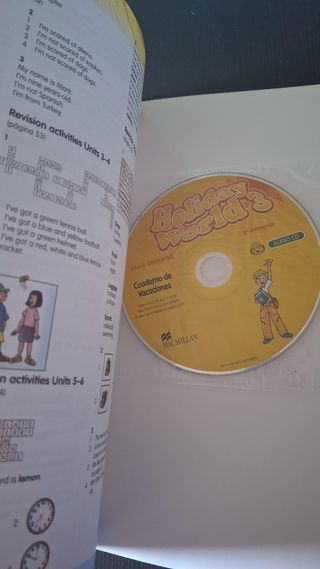 HOLIDAY WORLD 3 Ab Pk Cast (Holiday Books)