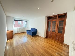 Piso en venta en Plaza España - Villa Pilar - Reyes Católicos - Vadillos en Burgos