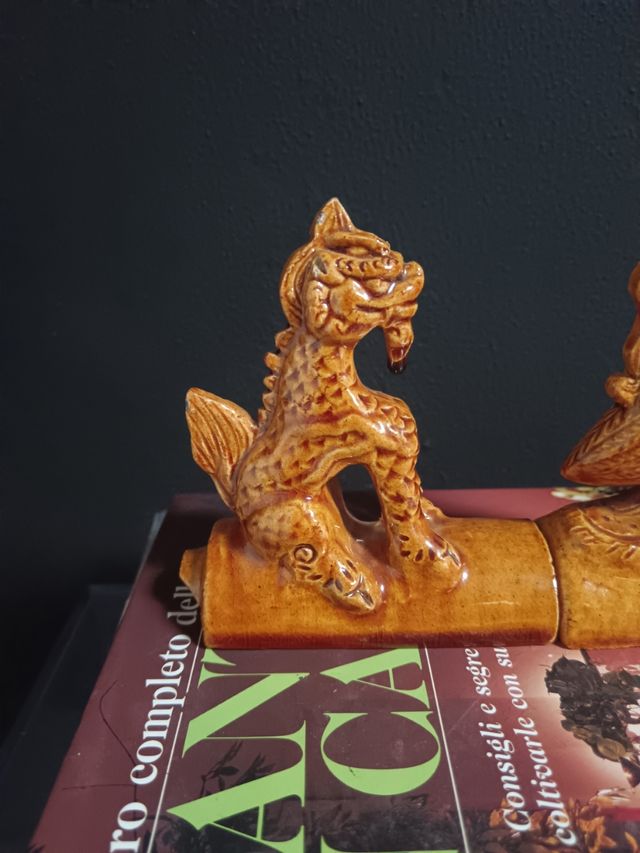 Tre tegole cinesi decorative