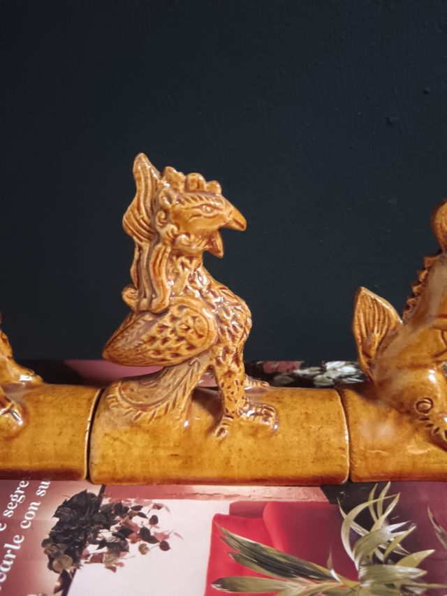 Tre tegole cinesi decorative