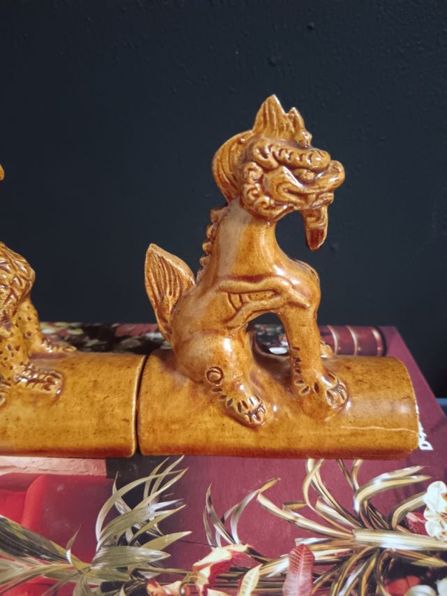 Tre tegole cinesi decorative