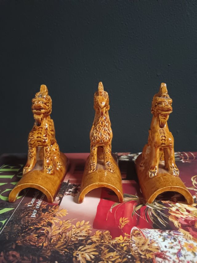 Tre tegole cinesi decorative
