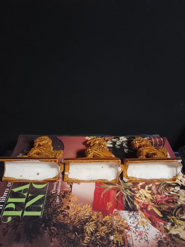 Tre tegole cinesi decorative