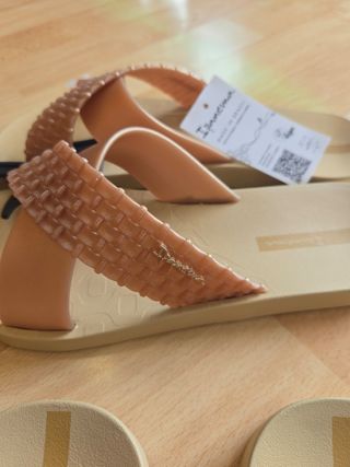 Chanclas Ipanema Beige y Dorado