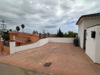 Chalet en venta en El Faro de Calaburra - Chaparral en Mijas