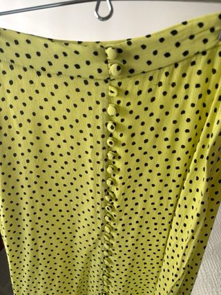 Falda midi amarilla con lunares