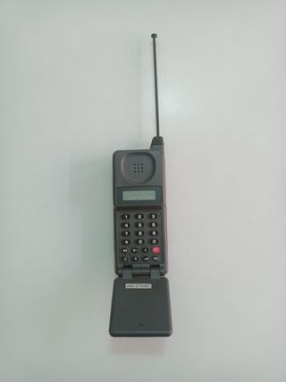 cellulare Motorola Flip Phone 2 vintage leggi