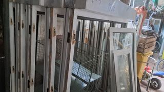 Ventanas de aluminio blancas