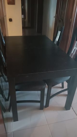 Mesa de comedor de madera negra 