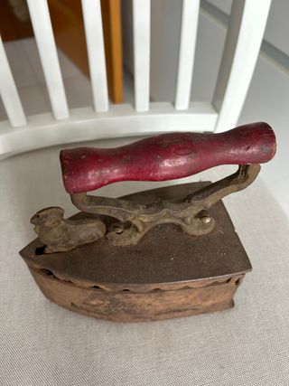 Plancha antigua de hierro fundido