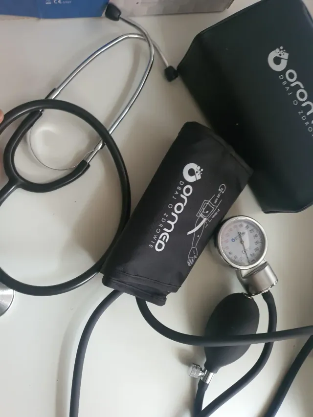 Tensiómetro Oromed con estetoscopio