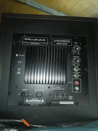 Altavoces Wharfedale Negro