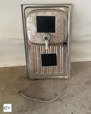 Fregadero de acero inoxidable con asa