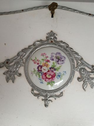 Secreter blanco y plateado