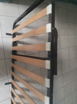 Somier de madera y metal con patas