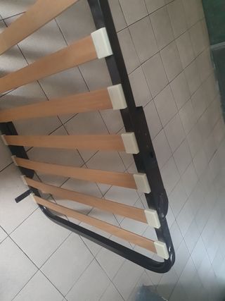 Somier de madera y metal con patas