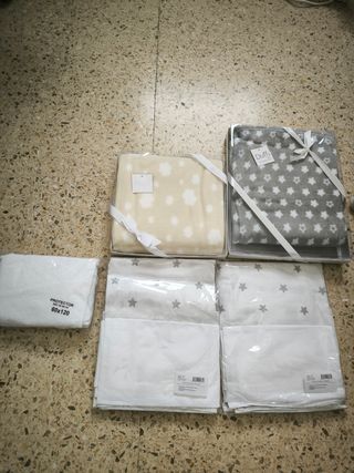 Cuna viaje bebé con estrellas+colchón+menaje