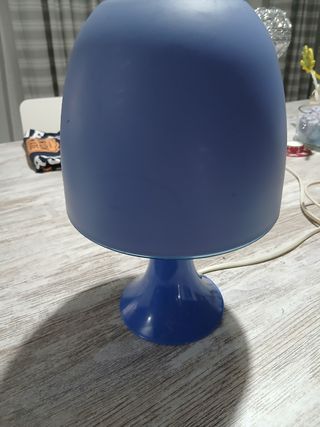 Lámpara de mesa azul Ikea