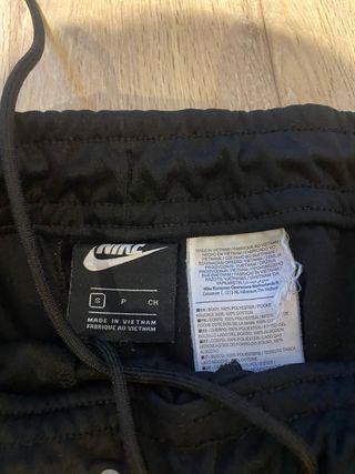 Pantalones Nike Negros con Rayas Blancas