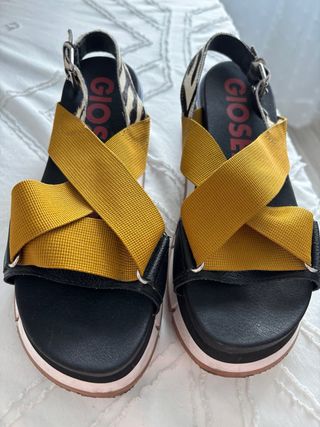 Sandalias Gioseppo Mujer Negro y Amarillo