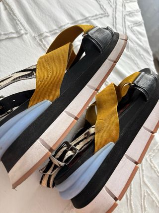 Sandalias Gioseppo Mujer Negro y Amarillo