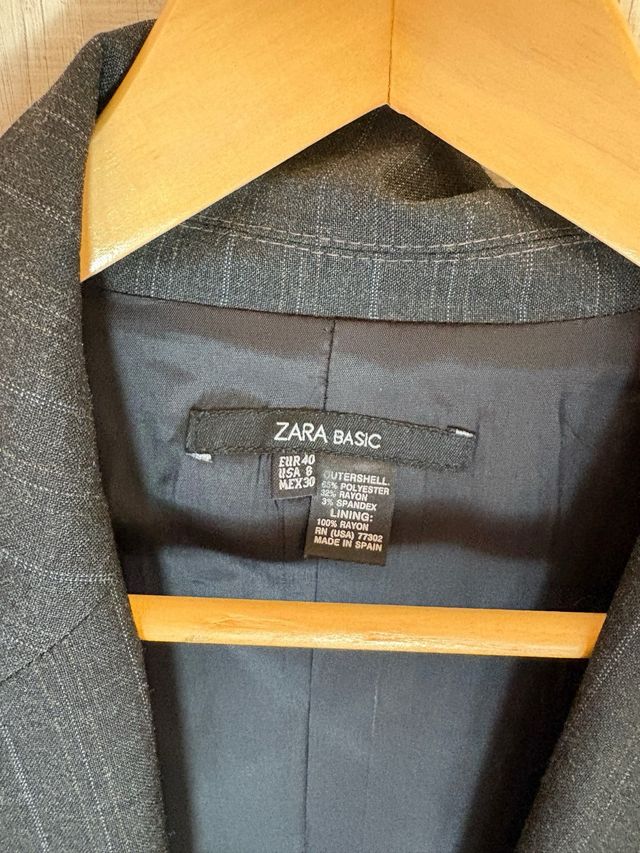 Americana de rayas gris de Zara