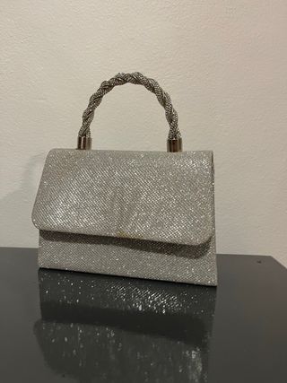 Bolso de fiesta plateado con asa trenzada