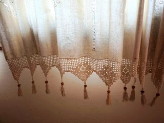 4Cortinas beige con bordado y calados de 140x175
