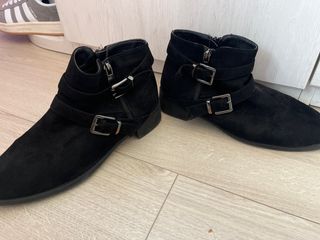 Botines negros Marypaz con hebillas