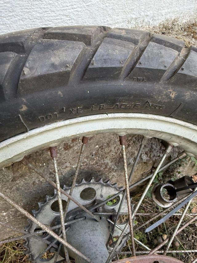 rueda trasera moto trail