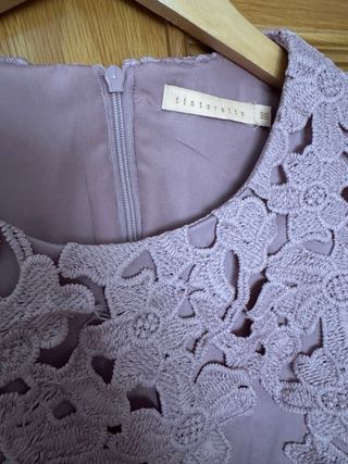 Vestido de fiesta rosa con encaje