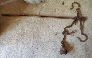 Stadera antica in ferro a Roccalbegna (GR)