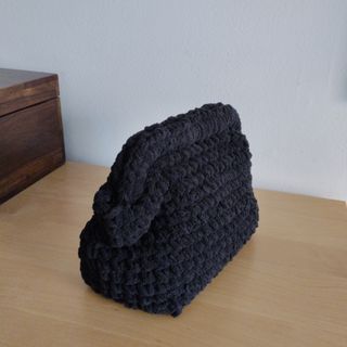 Bolso Clutch Crochet Chenille Negro