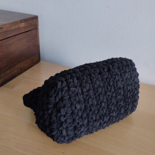 Bolso Clutch Crochet Chenille Negro