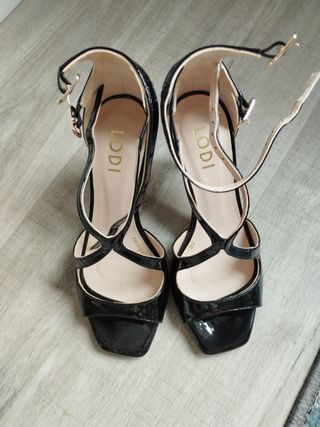 Sandalias LODI charol negro T36