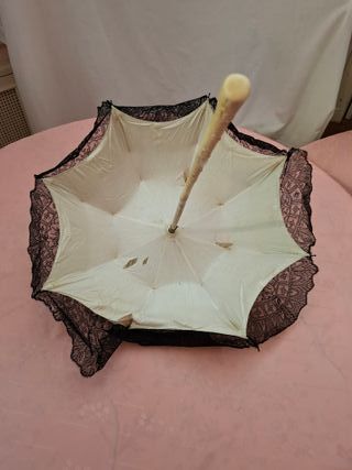 SOMBRILLA ANTIGUA, DE ENCAJE Y FORRO DE SEDA 
