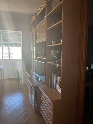 Mueble de salón de madera URGE VENDER