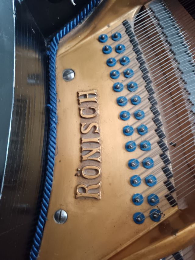 Piano Rönisch negro