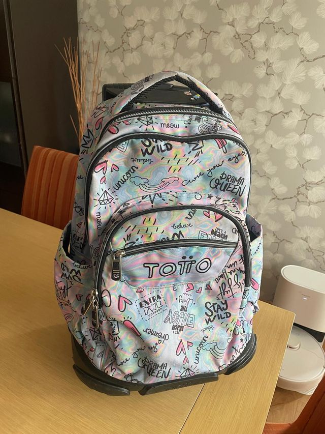 Mochila Totto con ruedas y estampado