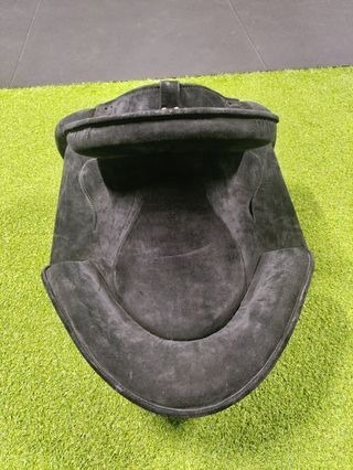 Silla de montar de ante negra