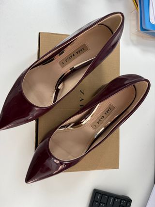 Zapatos de tacón Zara granate/burdeos elegantes y